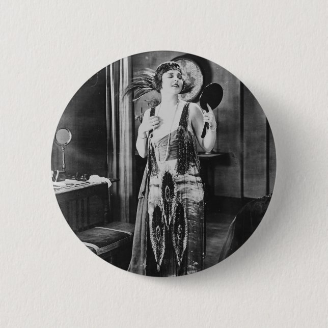 Schöne Frauen-Prallplatten-Kleiderzwanziger jahre Button (Vorderseite)