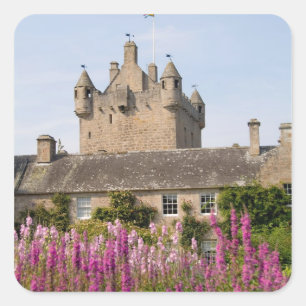 Schöne Gärten und berühmtes Schloss in Schottland  Quadratischer Aufkleber