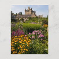 Schöne Gärten und das berühmte Schloss in Schottla