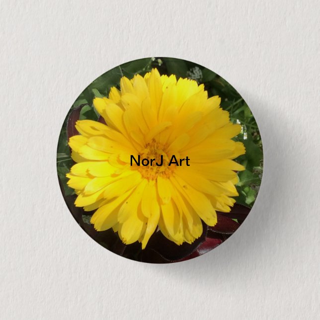 Schöne gelbe Blume durch NorJ Kunst Button (Vorderseite)