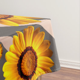 Schöne gelbe Blumen auf grauen, braunen Streifen Tischdecke