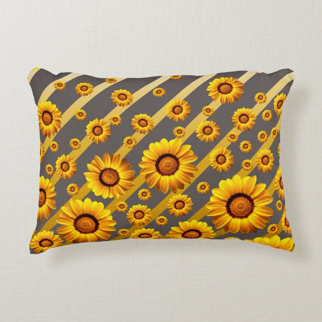 Schöne gelbe Blumen auf grauen, goldenen Streifen Dekokissen (Vorderseite)