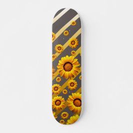 Schöne gelbe Blumen auf grauen, goldenen Streifen Skateboard