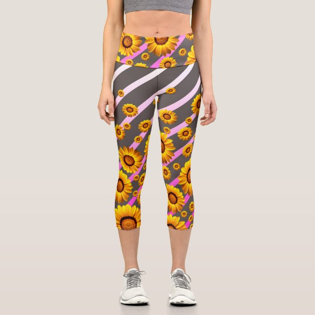 Schöne gelbe Blumen auf grauen, rosa Streifen Capri Leggings (Vorderseite)