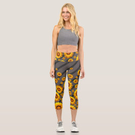 Schöne gelbe Blumen auf grauen, schwarzen Streifen Capri Leggings