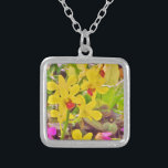 Schöne gelbe Herbstorchideen Versilberte Kette<br><div class="desc">Schöne gelbe Orchideen schöne gelbe Orchideen Blossom Blume. Foto von Sandy Closs Great für alle Jahreszeiten Frühjahr Sommer Winter und Herbst. tropische,  moderne,  Herbst,  Blume,  Blume,  Blumen,  Frühling,  Orchideen,  Garten,  Hochzeit,  Hochzeiten, </div>