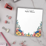 Schöne gelbe Korallenblume vom Schreibtisch aus Notizblock<br><div class="desc">Blumenfloral vom Schreibtisch mit hübschen gelben Blumen,  Korallenblumen,  blauen Blumen und rot-rosa Blume mit Ihrem Namen in einem mädchenhaften Skript.</div>