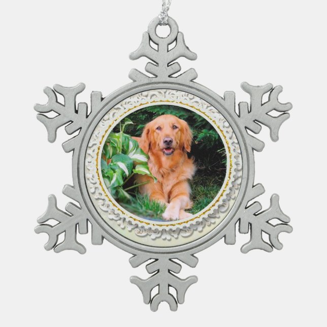 Schöne Golden Retriever Weihnachtsschnee Schneeflocken Zinn-Ornament (Vorderseite)