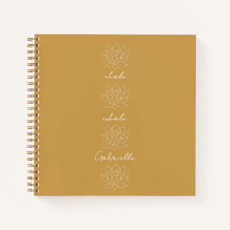 Schöne Goldgelbe und Weiße Lotusblume Yoga Notizbuch