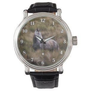 Schöne graufarbene Horse Weiße Zahlen Armbanduhr