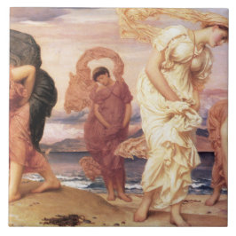 Schöne griechische Frauen picken Kies am Strand Fliese