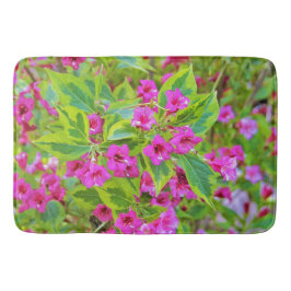 Schöne Grüne Weigela mit Crimson-Blume Badematte