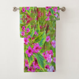 Schöne Grüne Weigela mit Crimson-Blume Badhandtuch Set