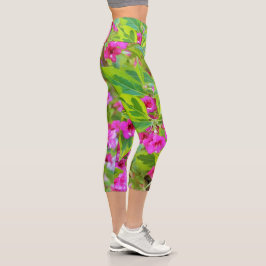 Schöne Grüne Weigela mit Crimson-Blume Capri Leggings