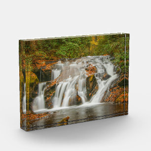 Schöne Herzöge Bach Wasserfall in N. Georgia Fotoblock
