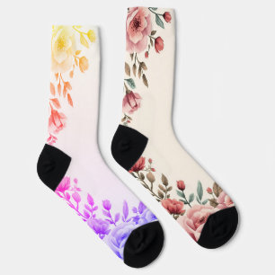 Schöne Hochzeitsblumen auf einem ungleichen Paar Socken