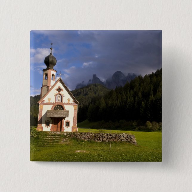 Schöne isolierte einsame Kirche namens Rainui Button (Vorderseite)