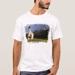 Schöne isolierte einsame Kirche namens Rainui T-Shirt