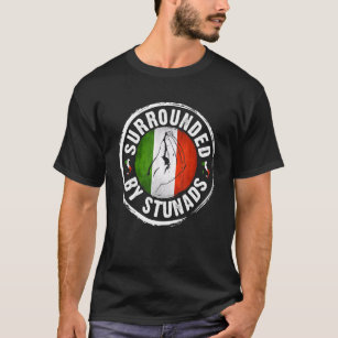 Schöne italienische Handgestalt umgeben von Stunad T-Shirt