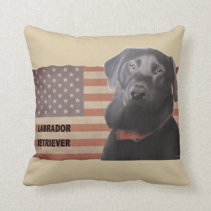 Schöne Labrador retriever-amerikanische Flagge Kissen