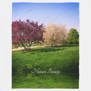 Schöne Landschaft mit Bäumen groß Fleecedecke