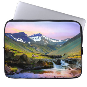 Schöne Landschaftslandschaft von Island Laptopschutzhülle