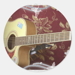 Schöne, liebevolle Vintage-Gitarre auf afrikanisch Runder Aufkleber