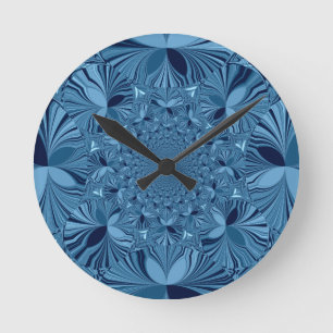 Schöne, liebliche, irisierende blaue Kaleidoskop-K Runde Wanduhr