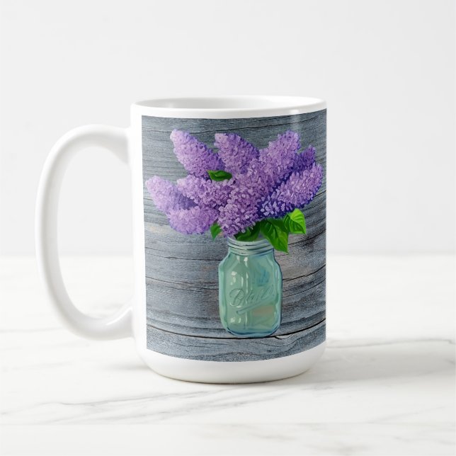 Schöne Lilacs im rustikalen Mason Jar Kaffeetasse (Links)