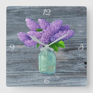Schöne Lilacs im rustikalen Mason Jar Quadratische Wanduhr