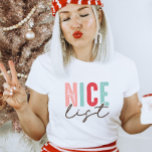 Schöne Liste Modernes Weihnachten T-Shirt<br><div class="desc">Dieses stilvolle Weihnachtsdesign ist für Groß und Klein gleichermaßen geeignet. Dieses Shirt ist ein ideales Weihnachtsgeschenk,  kleine Geschenk,  ein Geschenkswap für Ihren Urlaub oder einfach nur ein Geschenk für Sie vom Weihnachtsmann.</div>