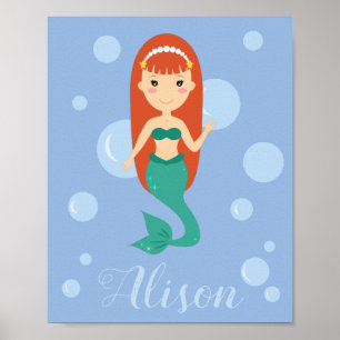 Schöne Meerjungfrau mit roten Haaren schwimmt im O Poster