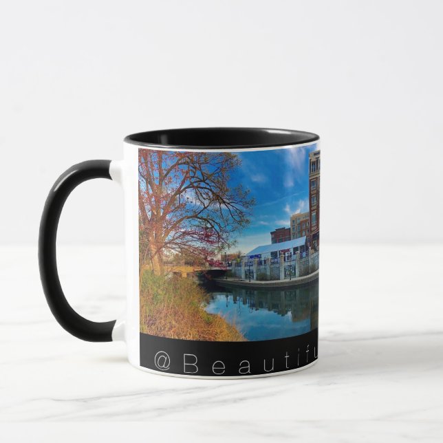 Schöne Naperville Riverwalk Tasse (Links)