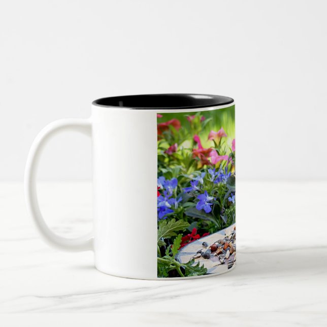 Schöne Natur mit Spatzen Zweifarbige Tasse (Links)
