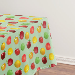 Schöne natürliche bunte Äpfel auf Hellgrün Tischdecke