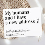 Schöne neue Adresse, die wir umgezogen haben Ankündigungspostkarte<br><div class="desc">Mein Mensch und ich haben eine neue Adresse! Lass Deinem besten Freund, dass er mit dieser niedlichen und lustigen Liebling-Bewegungs-Karte bekannt geben kann. Personalisieren Sie die Namen des Hundes oder der Katze und Ihre neue Adresse. Diese Hundeankündigung ist ein Muss für alle Hundefreunde, Katzen-Liebhaber und alle Haustiere mit Pfoten! COPYRIGHT...</div>