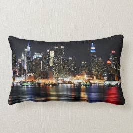 Schöne New- Yorknachtlichter, die Fluss Lendenkissen