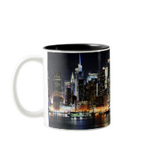 Schöne New- Yorknachtlichter, die Fluss