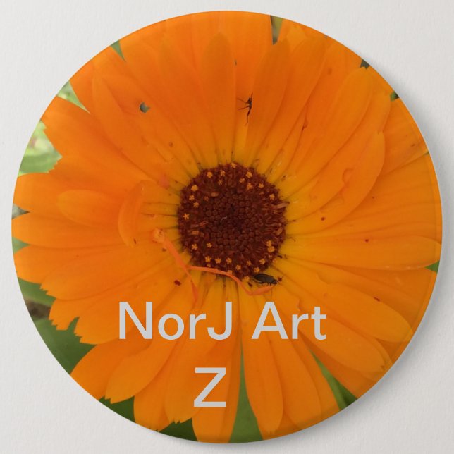 Schöne orange Blume auf Knopfentwurf durch NorJ A Button (Vorderseite)