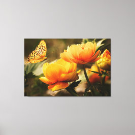 Schöne Orangefarbene Blume mit SchmetterlingsNatur Leinwanddruck