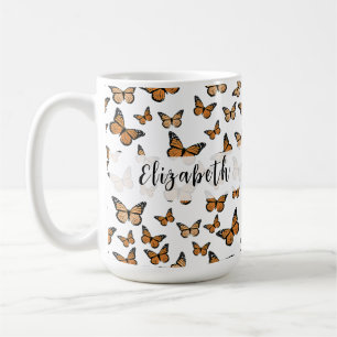 Schöne orangefarbene Schmetterlinge mit eigenem Na Kaffeetasse