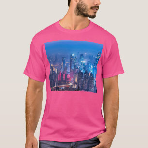 Schöne Panoramaaussicht auf die nächtliche Landsch T-Shirt