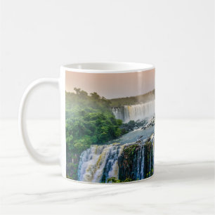 Schöne Panoramasicht auf einen Wasserfall Kaffeetasse