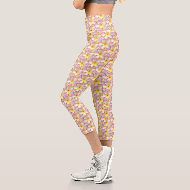 Schöne Pastel Frangipani Plumeria Blume Capri Leggings (Links)