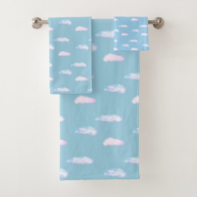 Schöne Pastelwolken auf hellblauen Badhandtuch Set (Insitu)