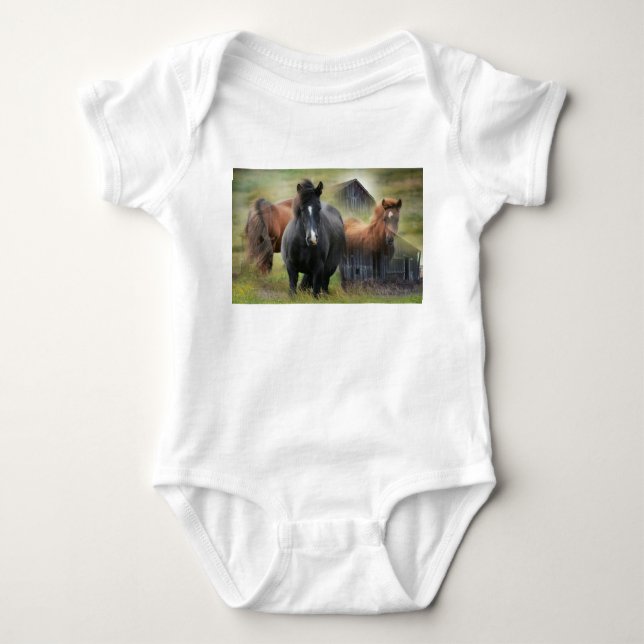 Schöne Pferde und rustikale Scheune Baby Strampler (Vorderseite)
