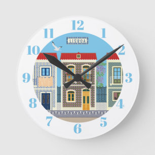Schöne portugiesische Häuser mit Fliesen oder Azul Runde Wanduhr