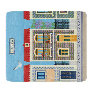 Schöne portugiesische Häuser mit Fliesen oder Azul Schneidebrett