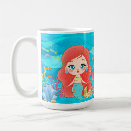 Schöne RED HAIR Meerjungfrau spielt Kaffeetasse