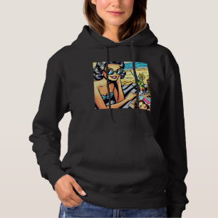 Schöne Retro Lady am Strand mit Cocktail Hoodie